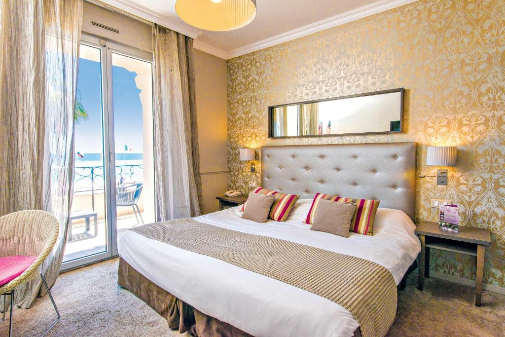 Hôtel Le Royal Promenade des Anglais - Double Room With Terrace And Sea View