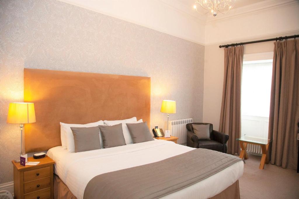 Postel nebo postele na pokoji v ubytování Best Western Plus Aston Hall Hotel