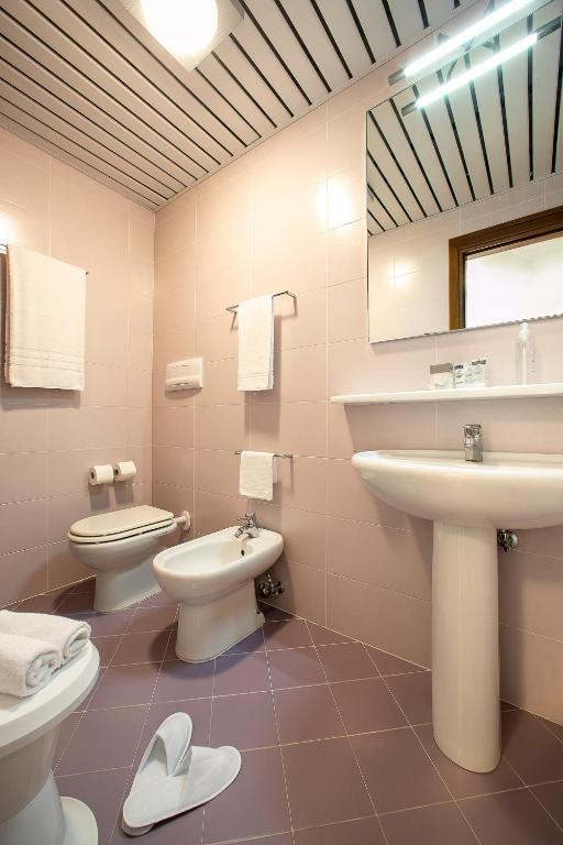 Kúpeľňa v ubytovaní Park Hotel Ermitage Resort & Spa