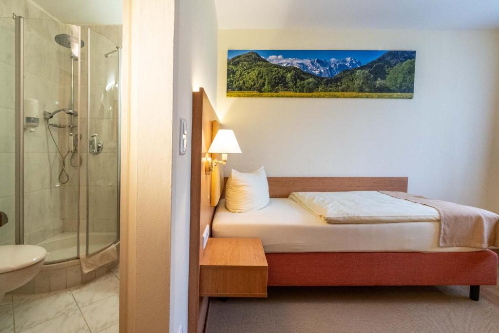 Postel nebo postele na pokoji v ubytování Hotel Garni Brunnthaler