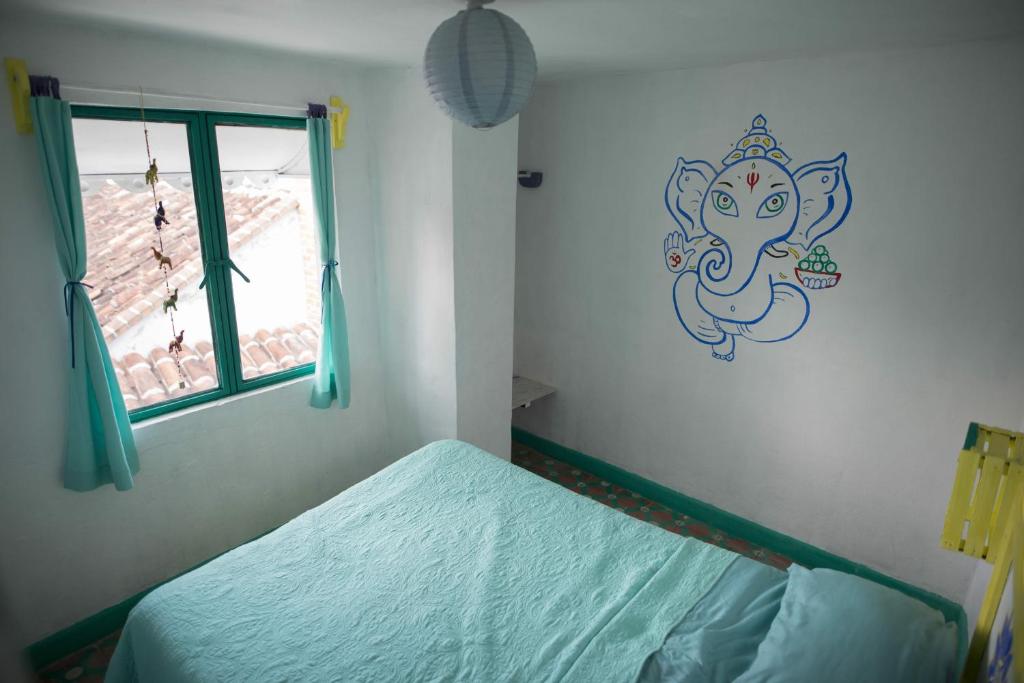 Postel nebo postele na pokoji v ubytování Hostal La Isla