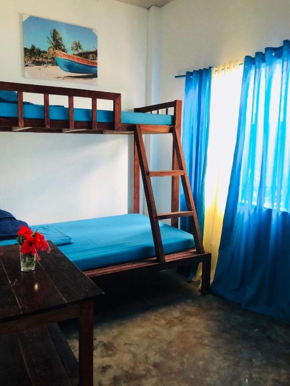 Postel nebo postele na pokoji v ubytování Tres Islas Hostel