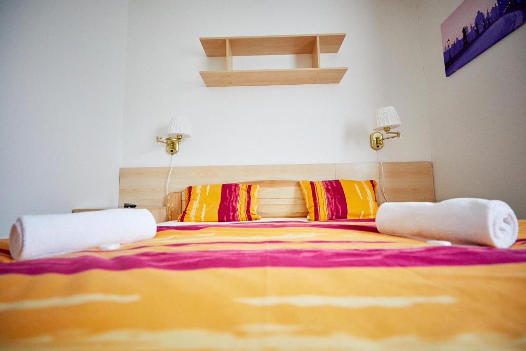 Postel nebo postele na pokoji v ubytování University Hotel