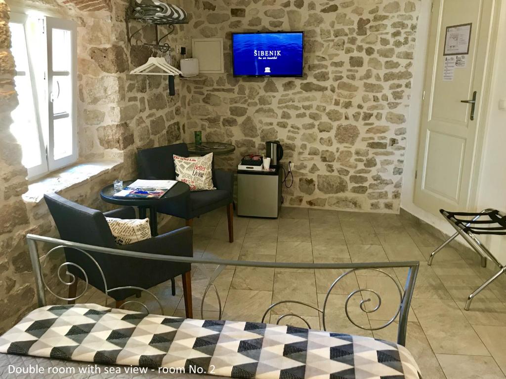 Televízia a/alebo spoločenská miestnosť v ubytovaní City Rooms Šibenik