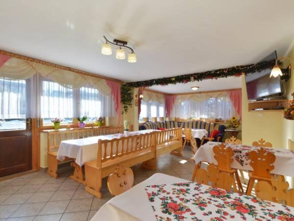Reštaurácia alebo iné gastronomické zariadenie v ubytovaní Pokoje Gościnne Agusia