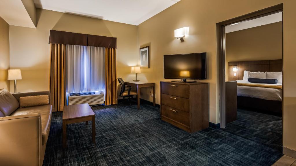 
King Suite with Kitchenette - Non-Smoking

