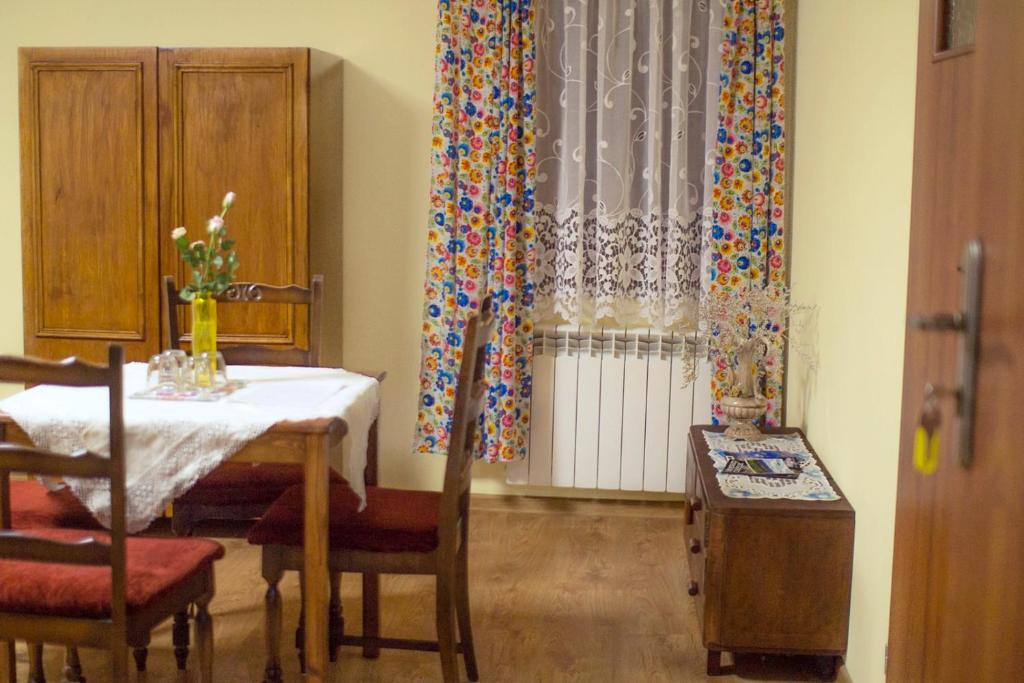 Fotografia z galérie ubytovania Gospodarstwo Agroturystyczne Chata na Izerskim Wzgórzu v destinácii Mirsk