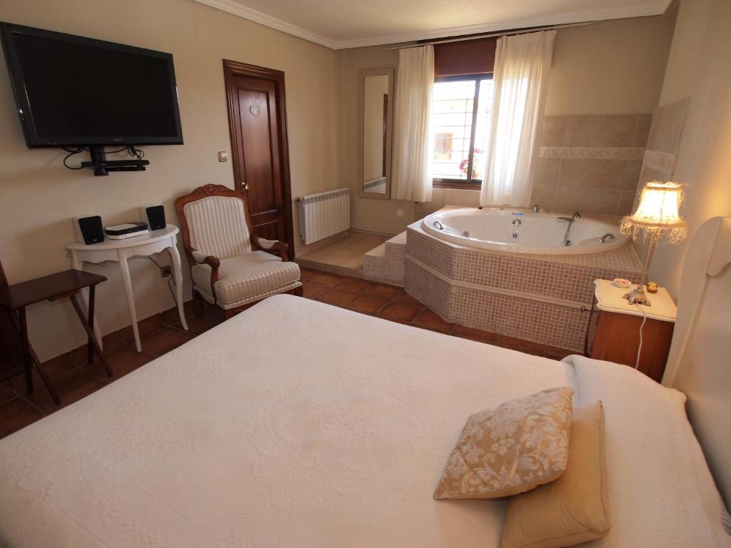 A bed or beds in a room at Hospedaje Villa Pilar