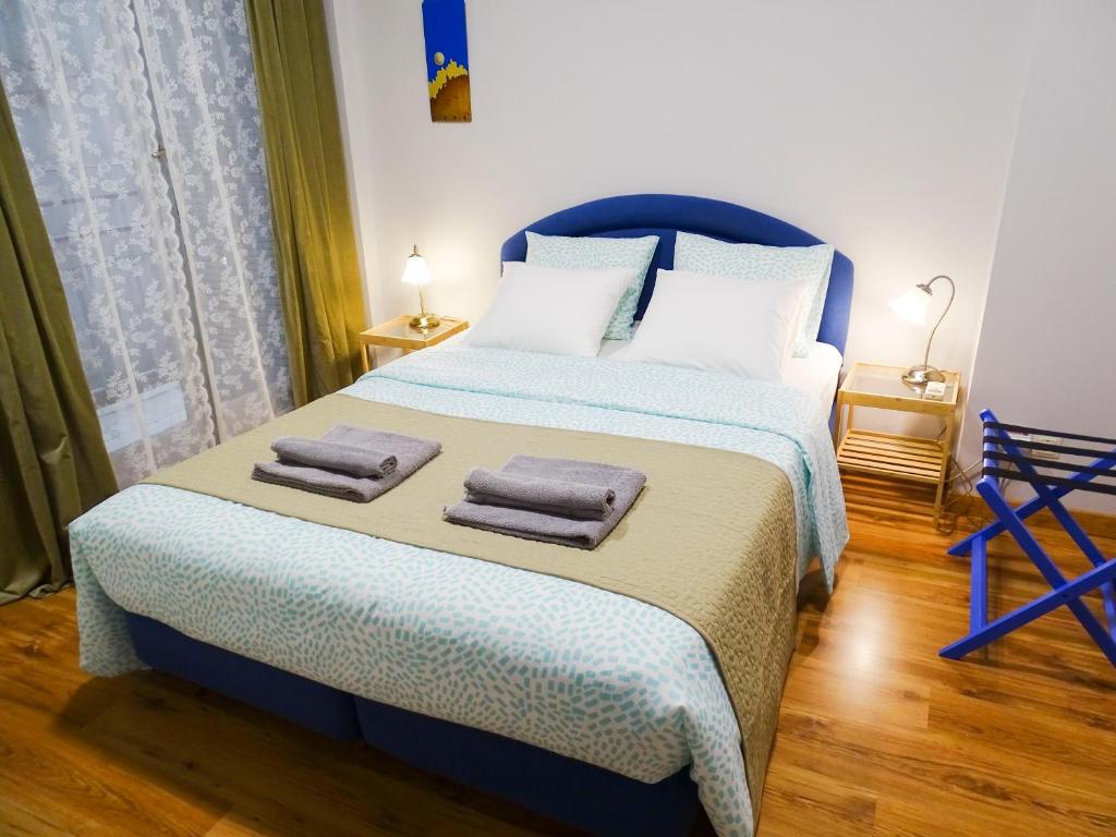 Posteľ alebo postele v izbe v ubytovaní Athens Center Spacious Luxury Apartment