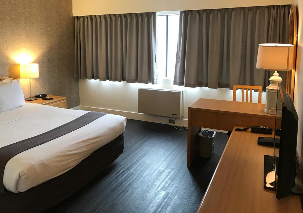 Postel nebo postele na pokoji v ubytování Cassandra Hotel