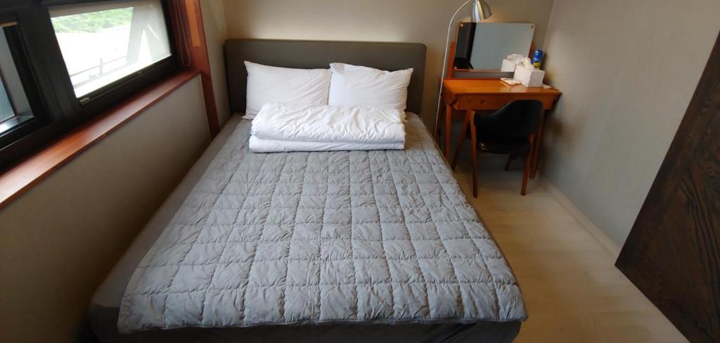 Ένα ή περισσότερα κρεβάτια σε δωμάτιο στο White Windmill Guesthouse