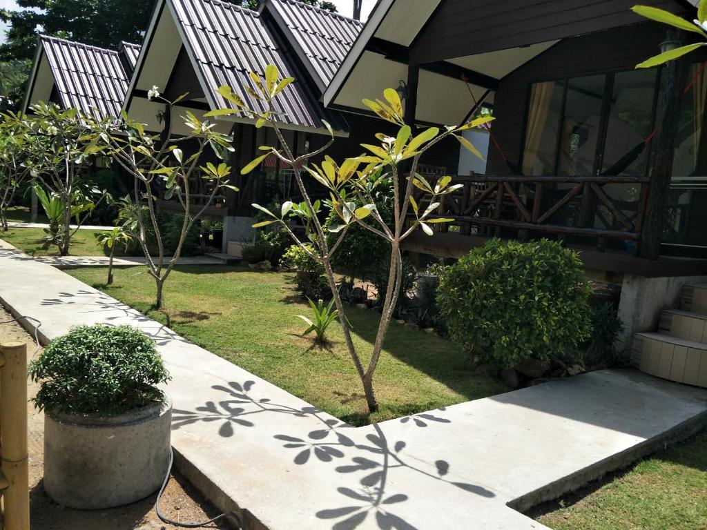 Lanta Fa Rung Beach Resort - Bungalow Mit Gartenansicht