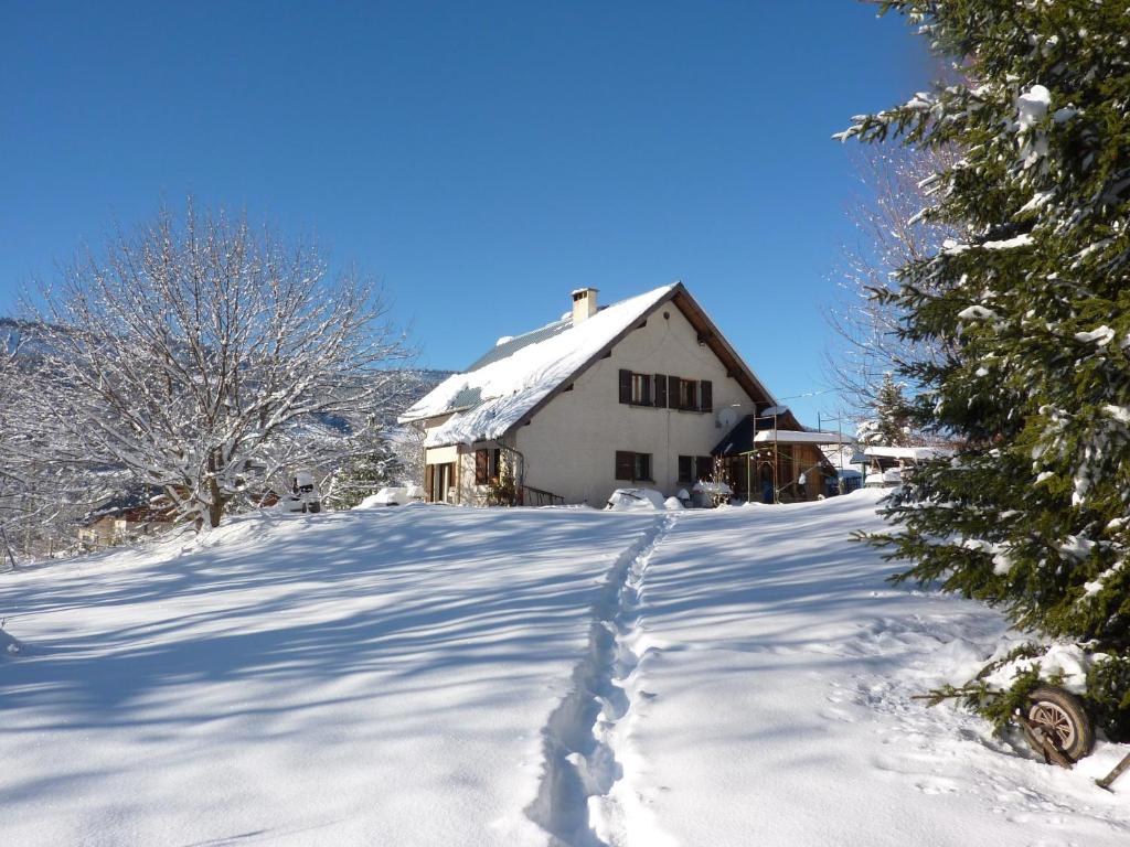 a snow covered road leading to a house at Gîte des Gorges du Bruyant in Saint-Nizier-du-Moucherotte
