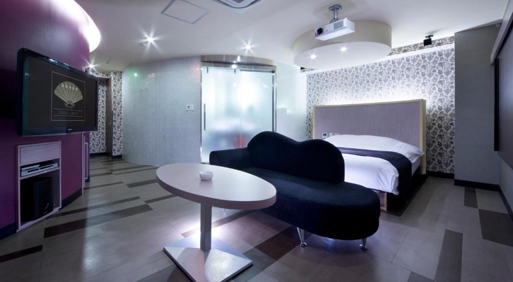 Postel nebo postele na pokoji v ubytování Hotel Glow Yokkaichi (Adult Only)