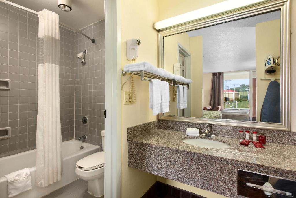 Ramada by Wyndham Wytheville - Habitación King - Fumadores