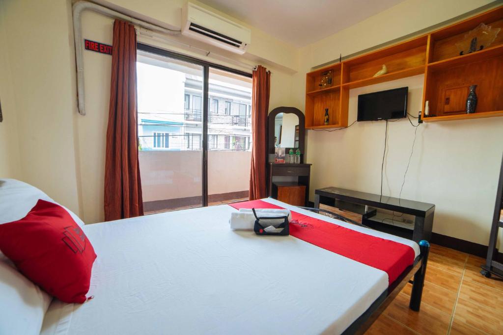 Postel nebo postele na pokoji v ubytování L Mansion 2 Palanan Makati City