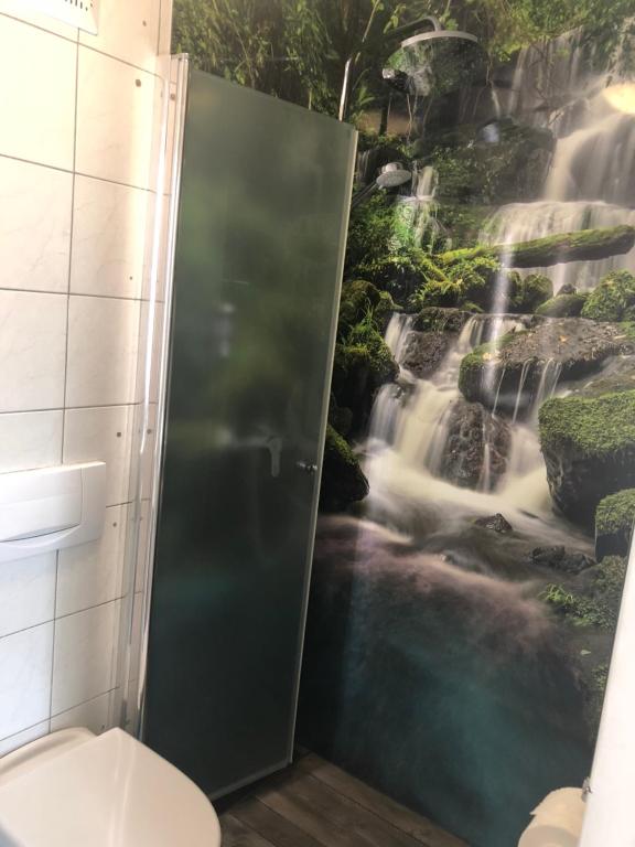 Ένα μπάνιο στο Enns Sleep Gasthaus Backhendlstation