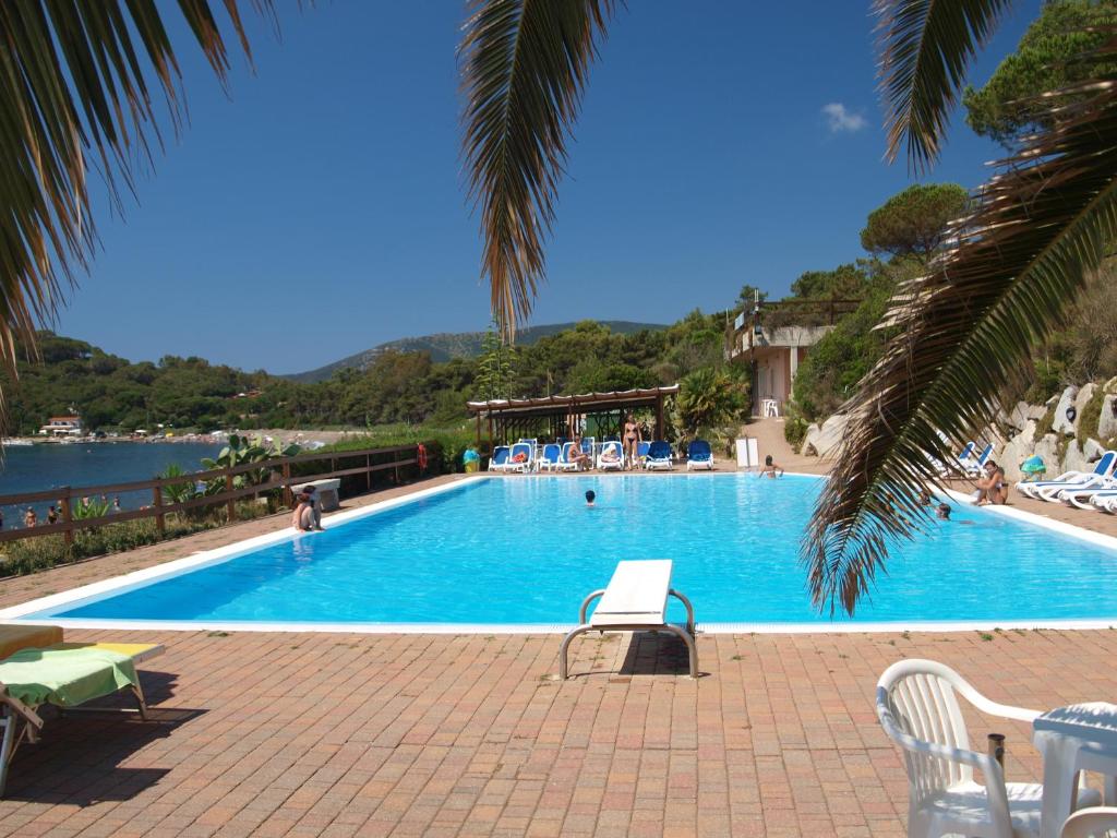 Бассейн в Hotel Capo Sud или поблизости