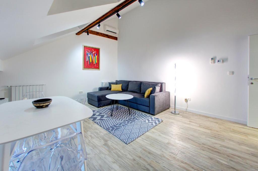 Lofty apartments - Apartment