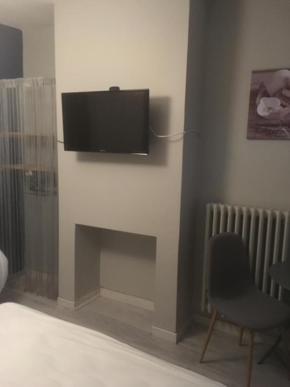 TV a/nebo společenská místnost v ubytování L’AMIRAL