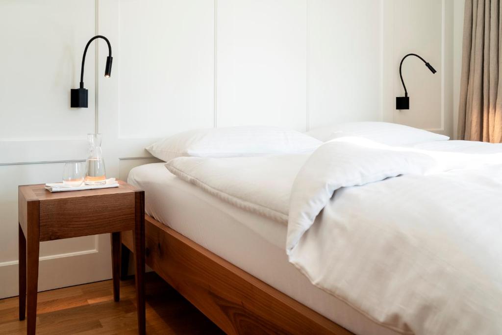 Postel nebo postele na pokoji v ubytování Hotel Zum Verwalter Dornbirn