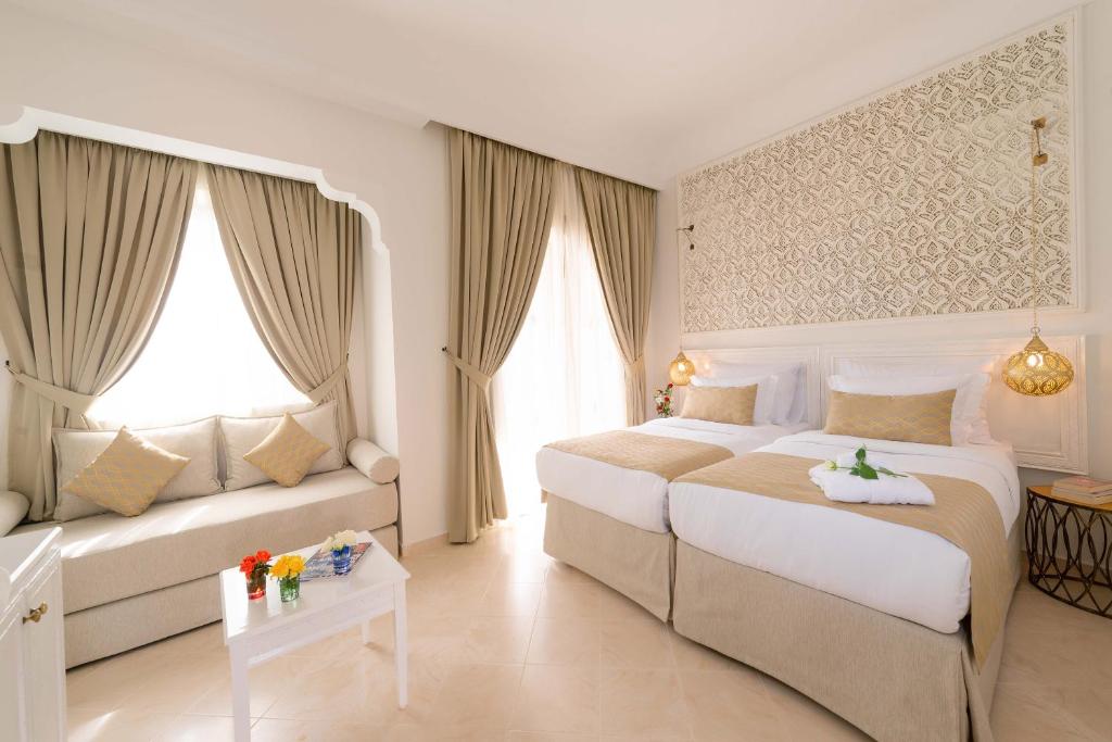 Postel nebo postele na pokoji v ubytování Marrakech Ryads Parc All inclusive