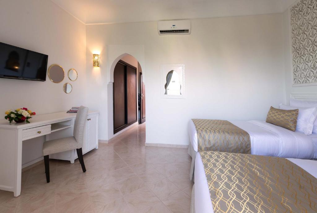 Postel nebo postele na pokoji v ubytování Marrakech Ryads Parc All inclusive