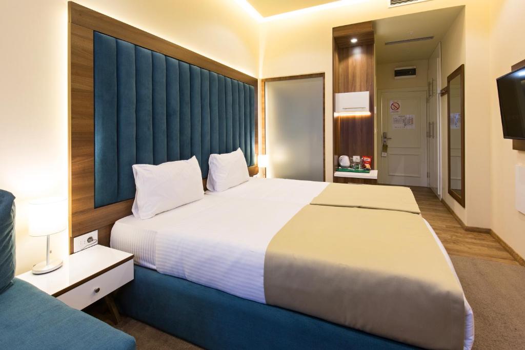 Postel nebo postele na pokoji v ubytování Marquise Hotel Garni