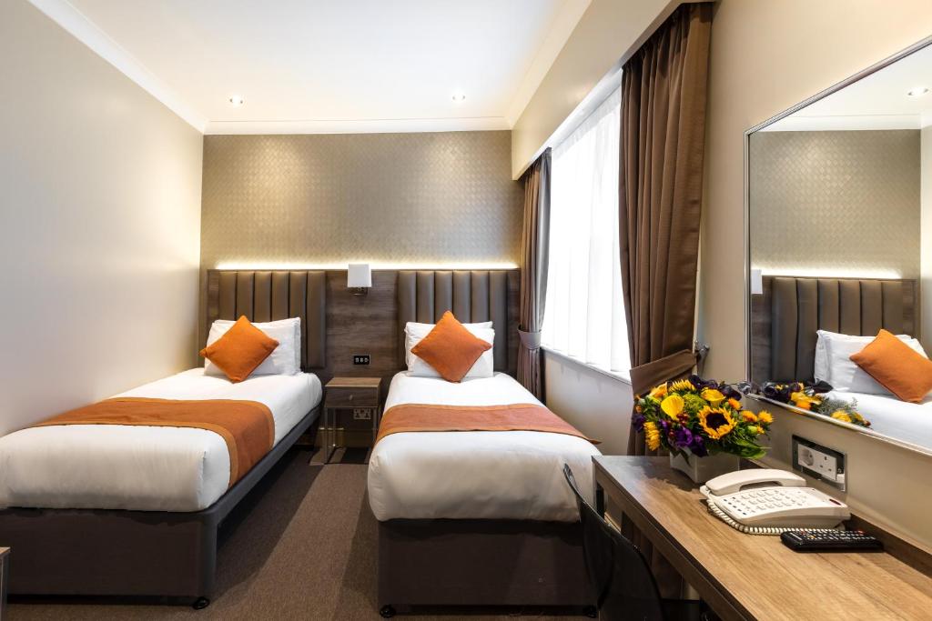 Postel nebo postele na pokoji v ubytování Sidney Hotel London-Victoria