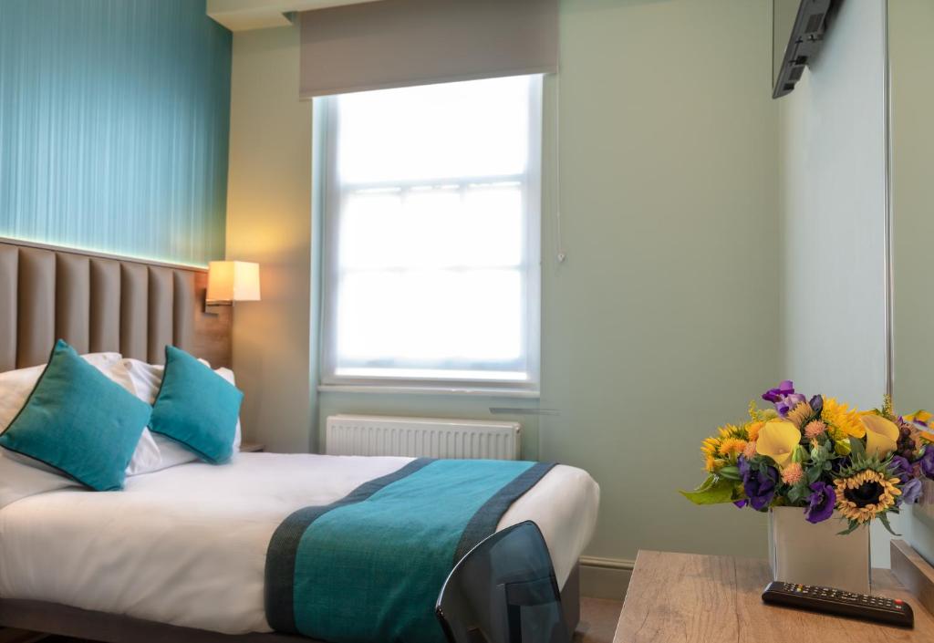 Postel nebo postele na pokoji v ubytování Sidney Hotel London-Victoria