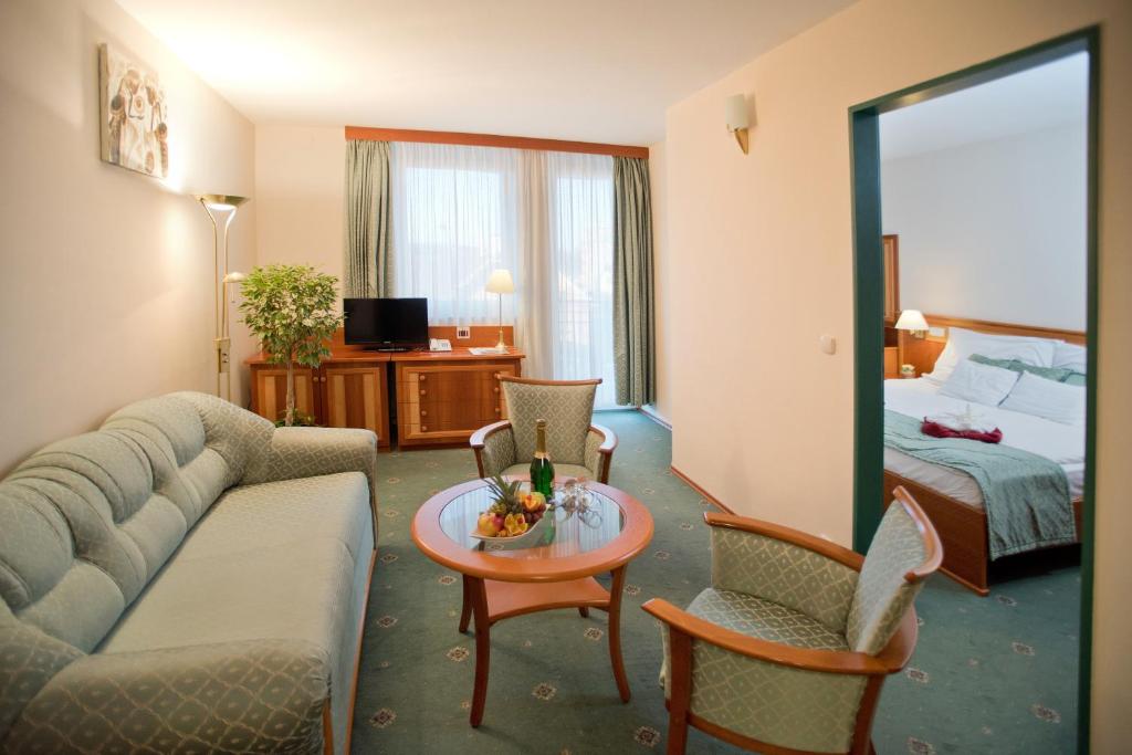 Posteľ alebo postele v izbe v ubytovaní Palace Hotel Hévíz
