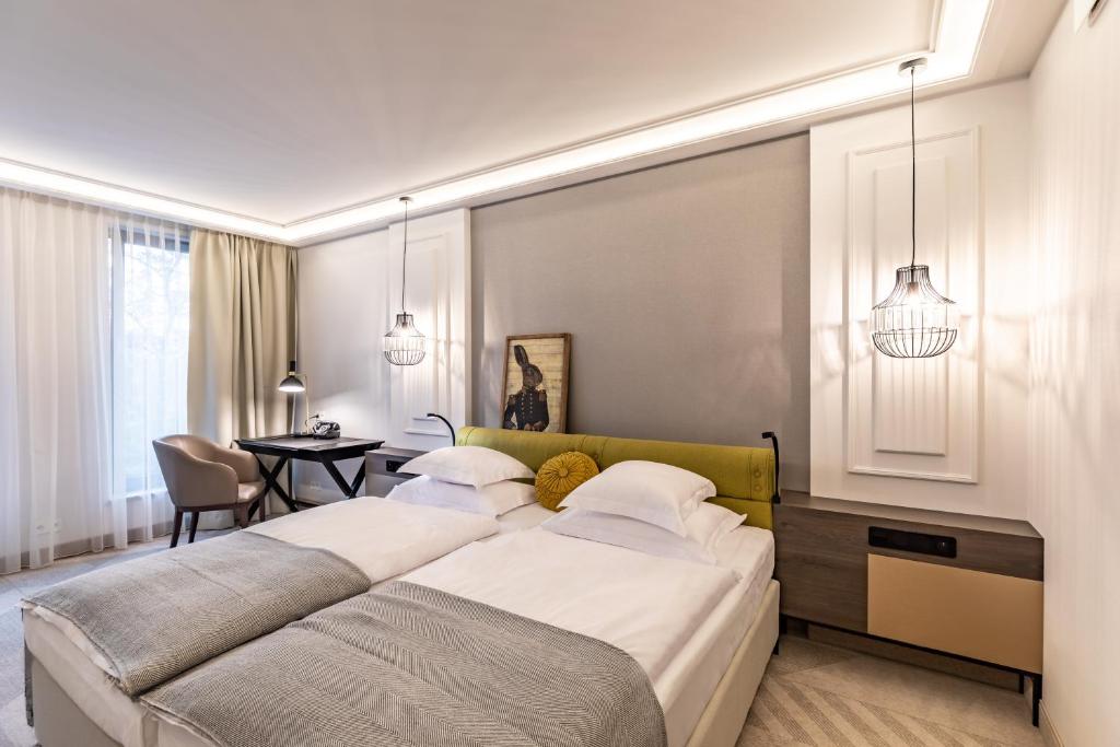 Posteľ alebo postele v izbe v ubytovaní Hotel Traugutta3