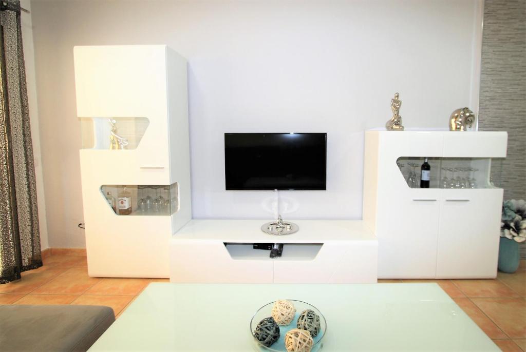 TV a/nebo společenská místnost v ubytování Fantastic apartment near the beach