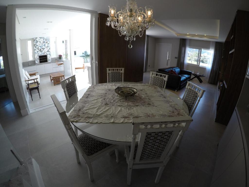  Casa 4 suites Jurere Internacional