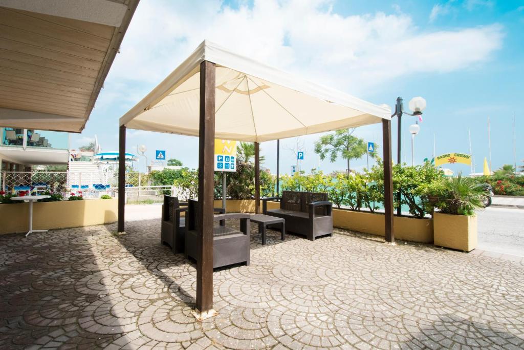 Hotel Crown - Resim 12