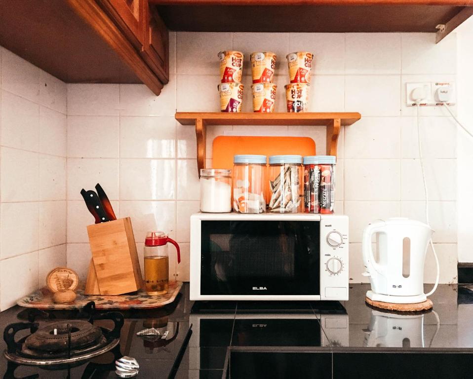 Kuchyň nebo kuchyňský kout v ubytování Sura Inn