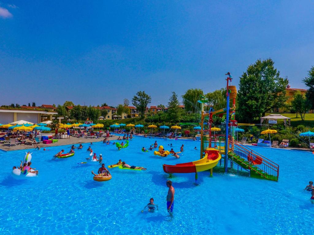 Bazén v ubytování Belvedere Village nebo v jeho okolí