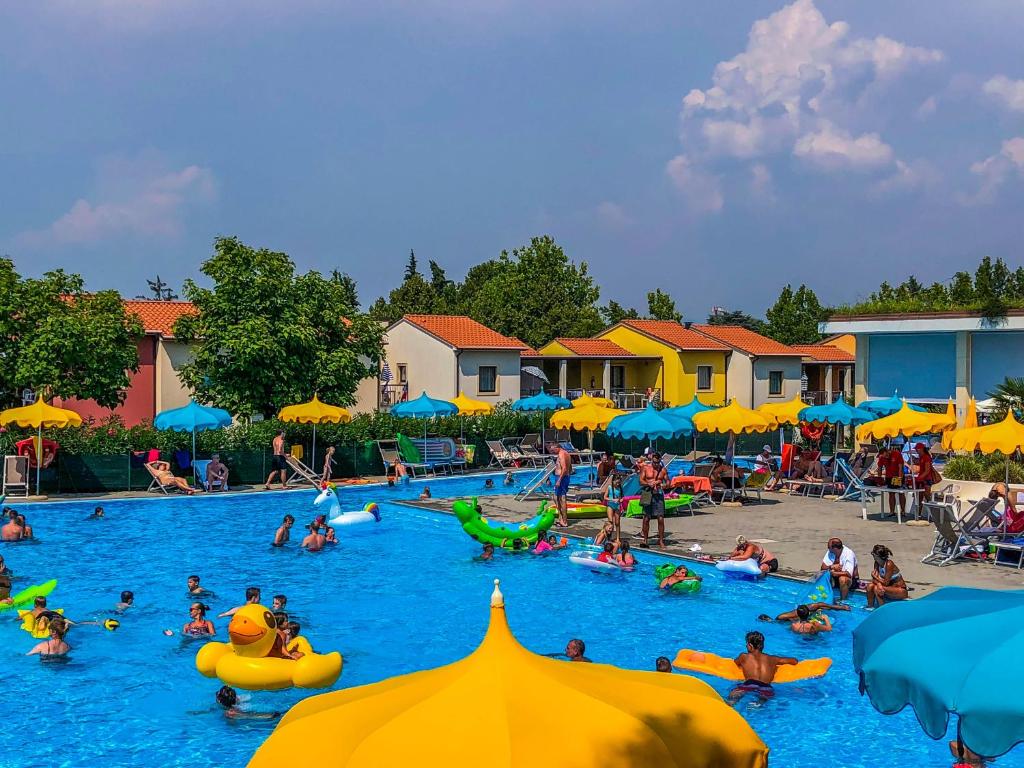 Bazén v ubytování Belvedere Village nebo v jeho okolí