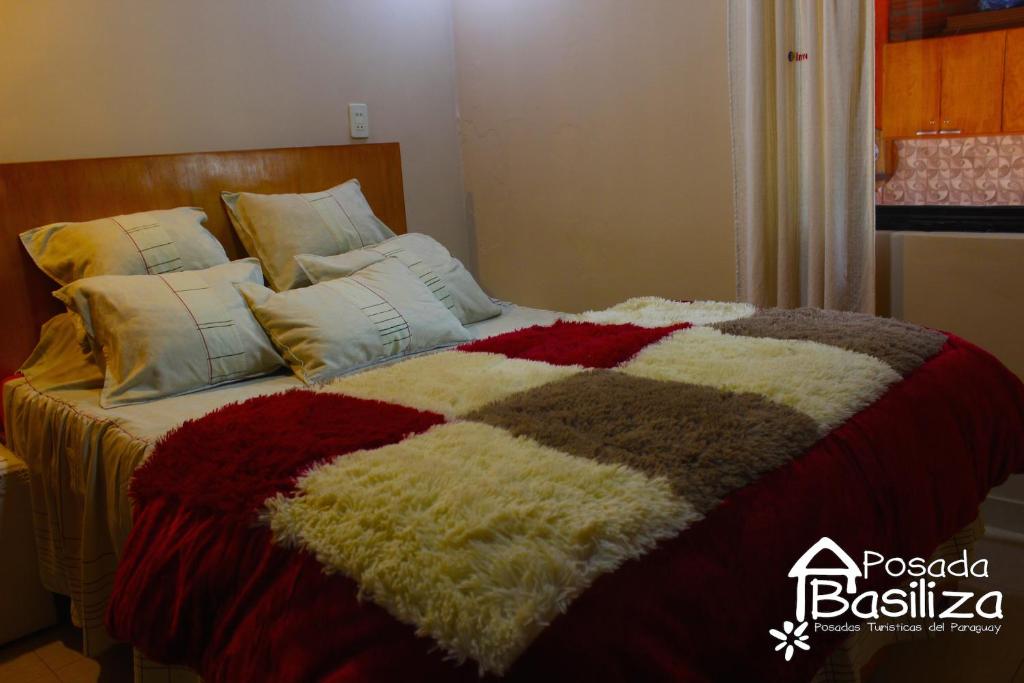 Cama o camas de una habitación en Posada Basiliza, Encarnación PY