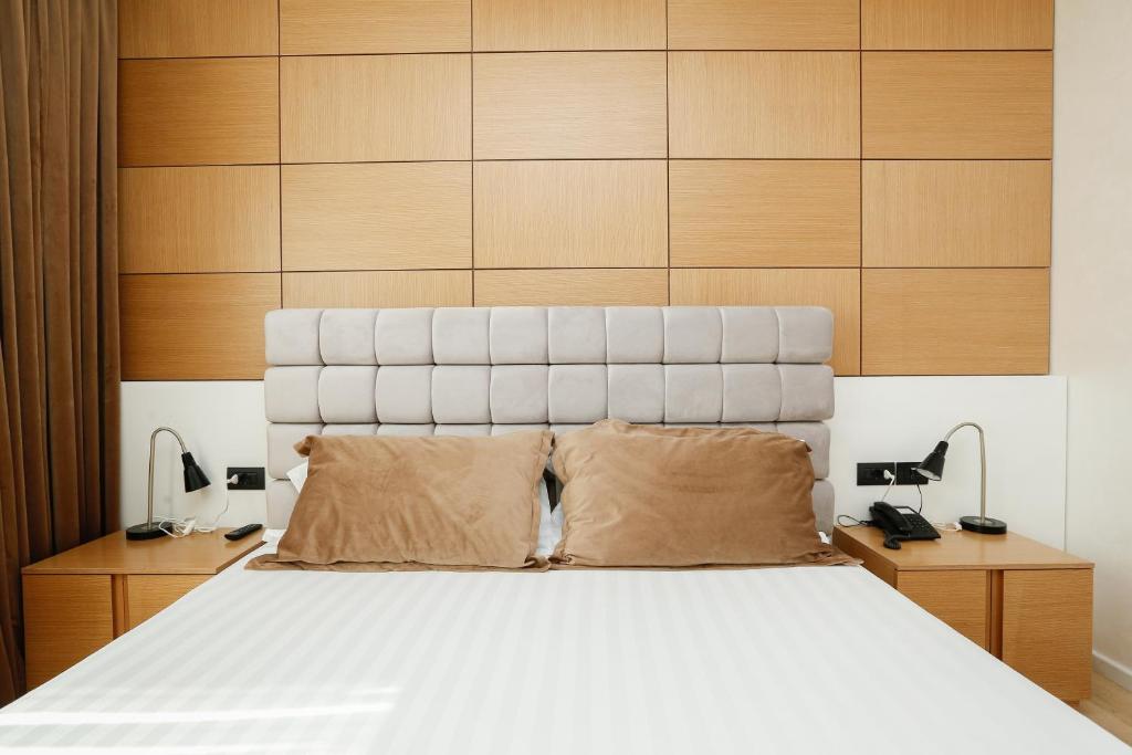 Postel nebo postele na pokoji v ubytování Oxford hotel