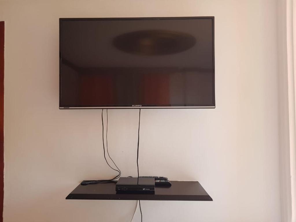 Uma TV ou centro de entretenimento em Alojamientos Turísticos Shalain