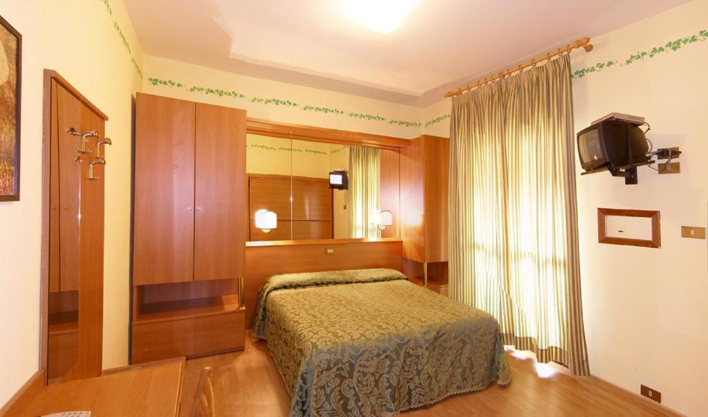 Postel nebo postele na pokoji v ubytování Hotel Germania