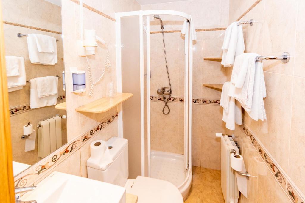 Vannituba majutusasutuses Hostal Viky