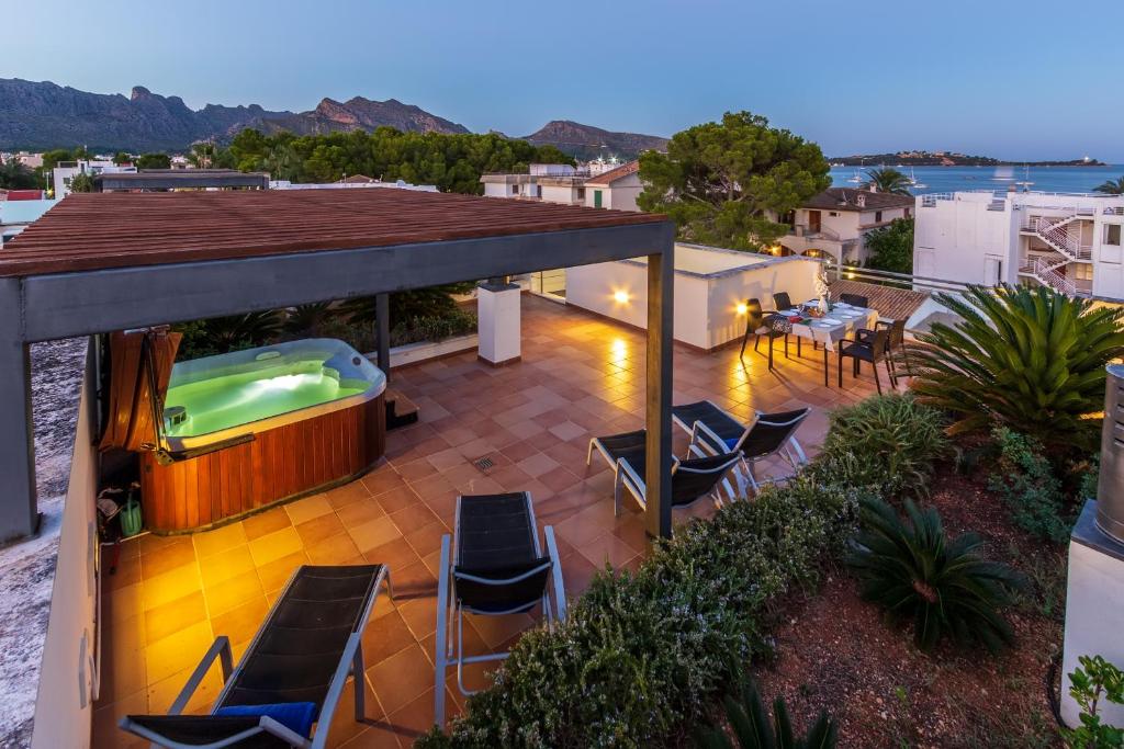 Vista de la piscina de Penthouse La Nau By homevillas360 o alrededores