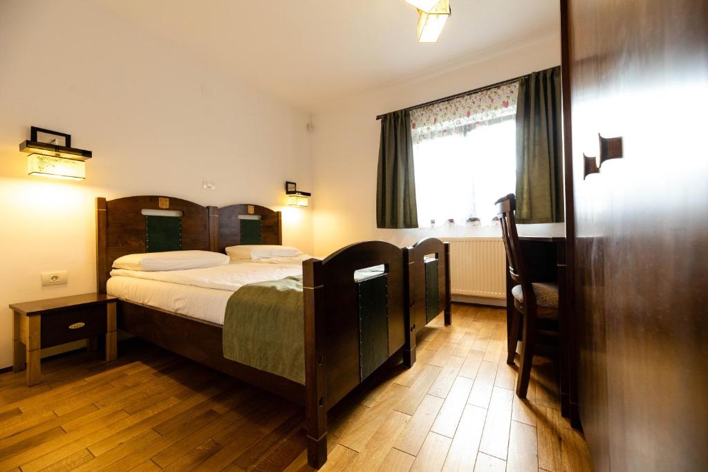 Postel nebo postele na pokoji v ubytování Gasthaus Grindeshti