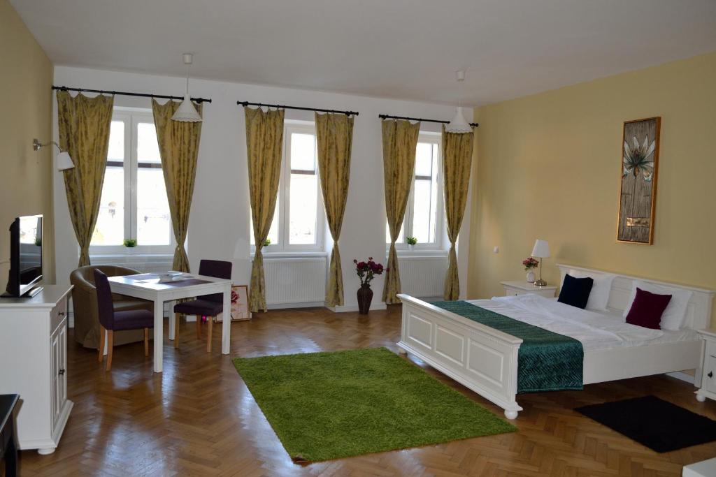 
Studio Apartment with view towards Piaţa Sfatului

