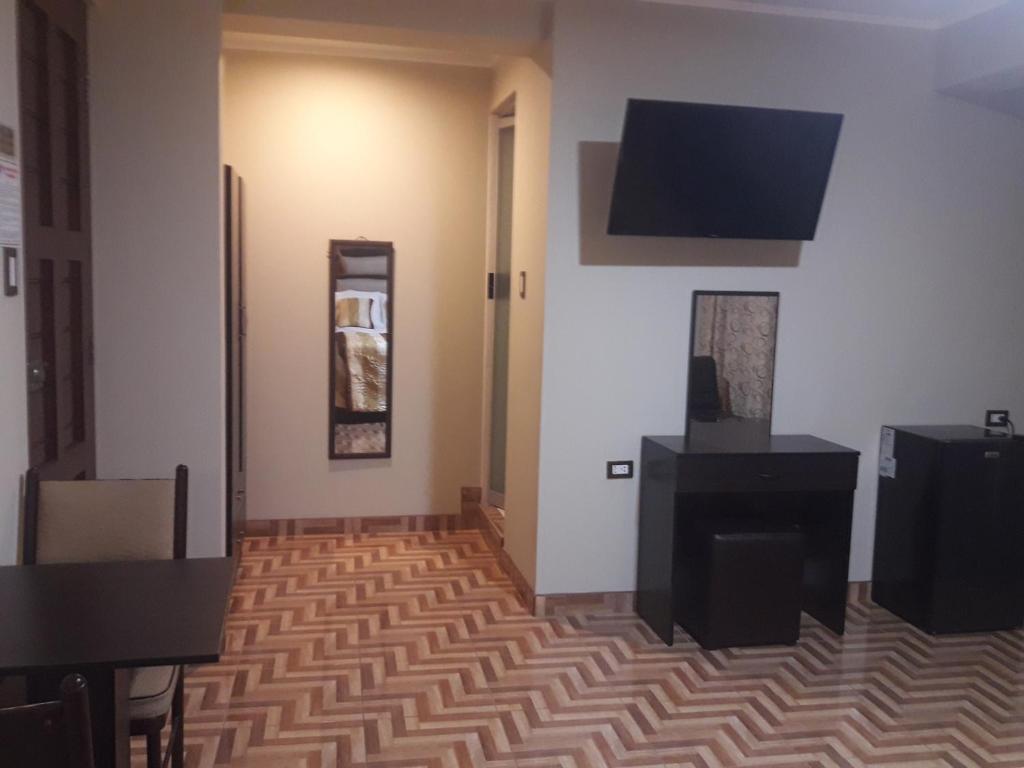 TV a/nebo společenská místnost v ubytování Gavina Inn Hotel