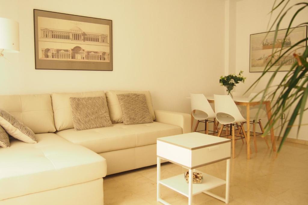 A seating area at VERO Granada y PARKING en el edificio
