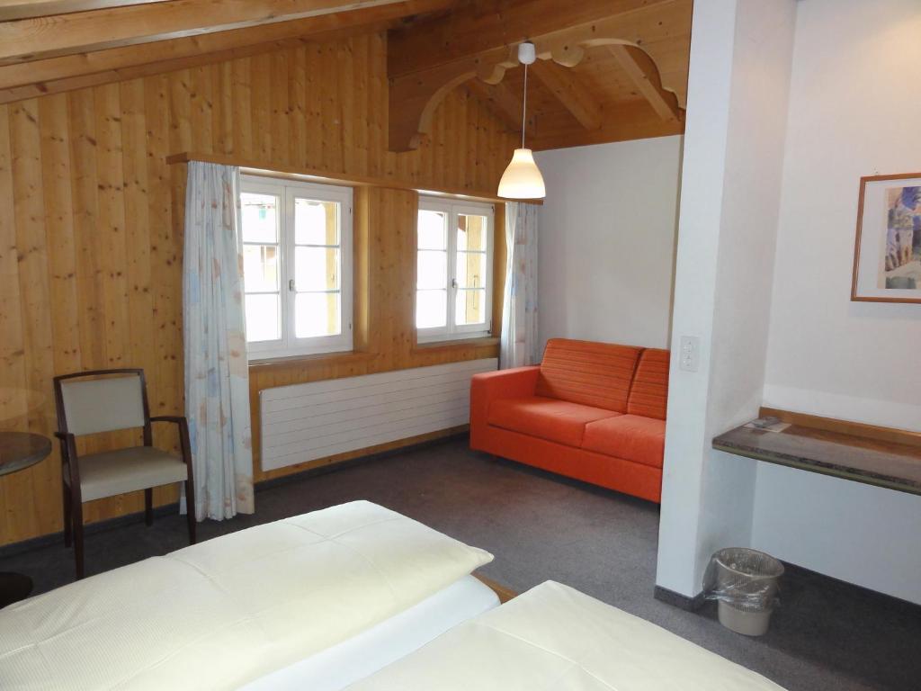 Postel nebo postele na pokoji v ubytování Hotel Steinbock Grindelwald