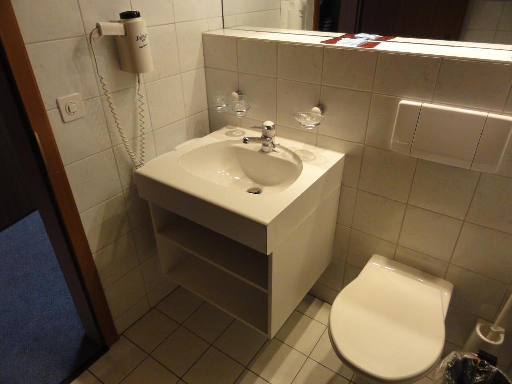 Koupelna v ubytování Hotel Steinbock Grindelwald